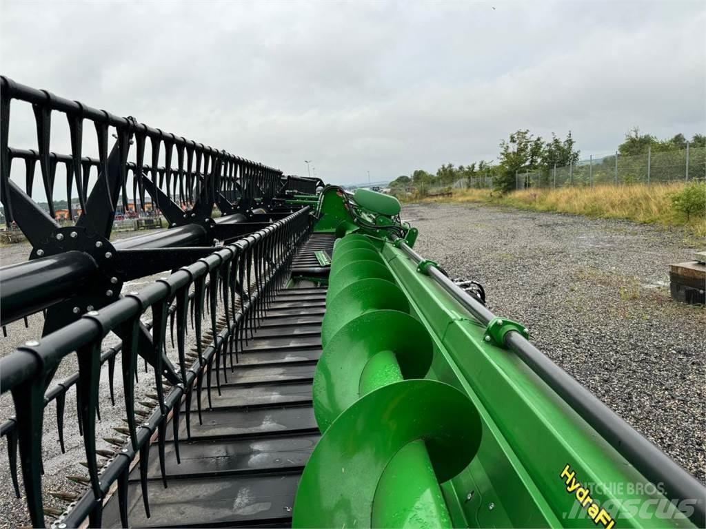 John Deere 740D Combine harvester heads