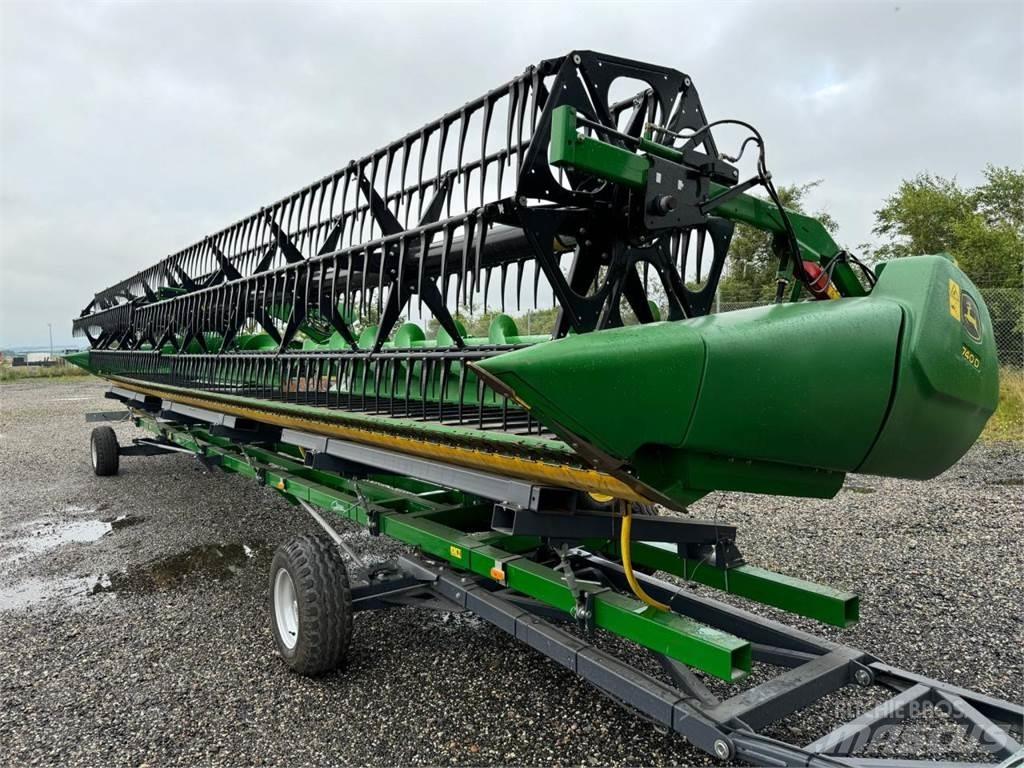 John Deere 740D Combine harvester heads