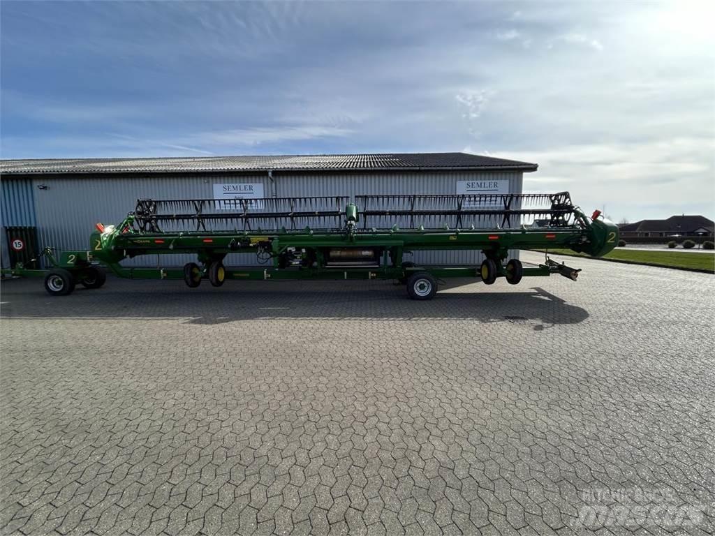 John Deere 740D Combine harvester heads