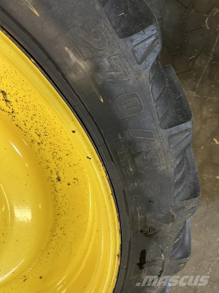 John Deere 740I Trailed sprayers