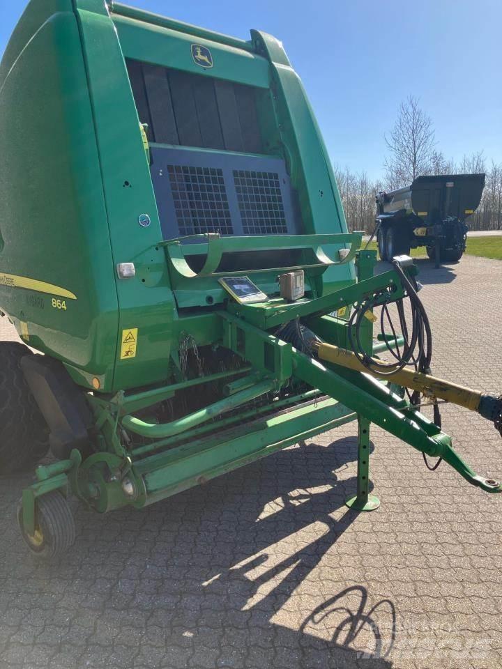 John Deere 864 Round balers