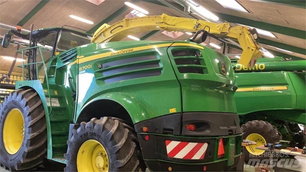 John Deere 8700 Forage harvesters