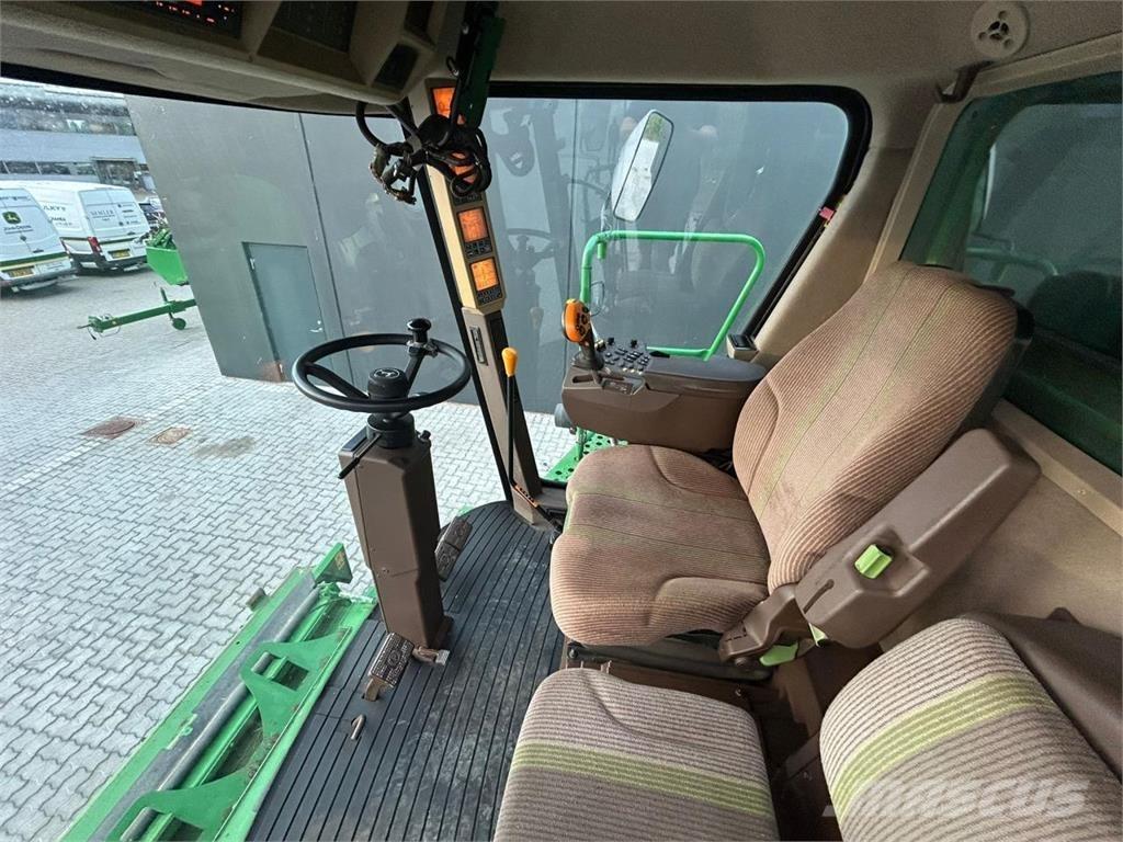 John Deere C670I Combine harvesters