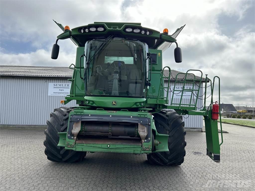 John Deere S690 Combine harvesters