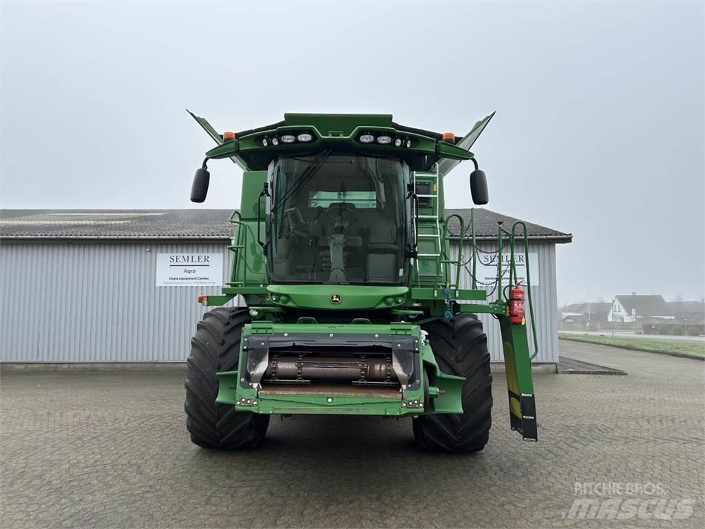 John Deere S690 Combine harvesters