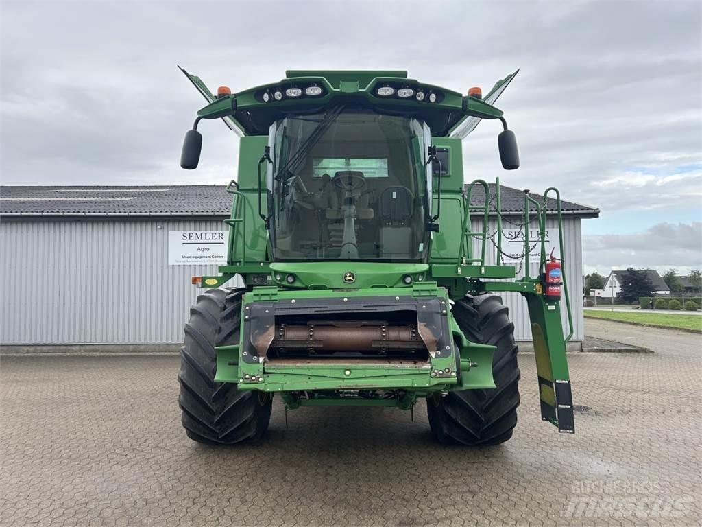 John Deere S690 Combine harvesters