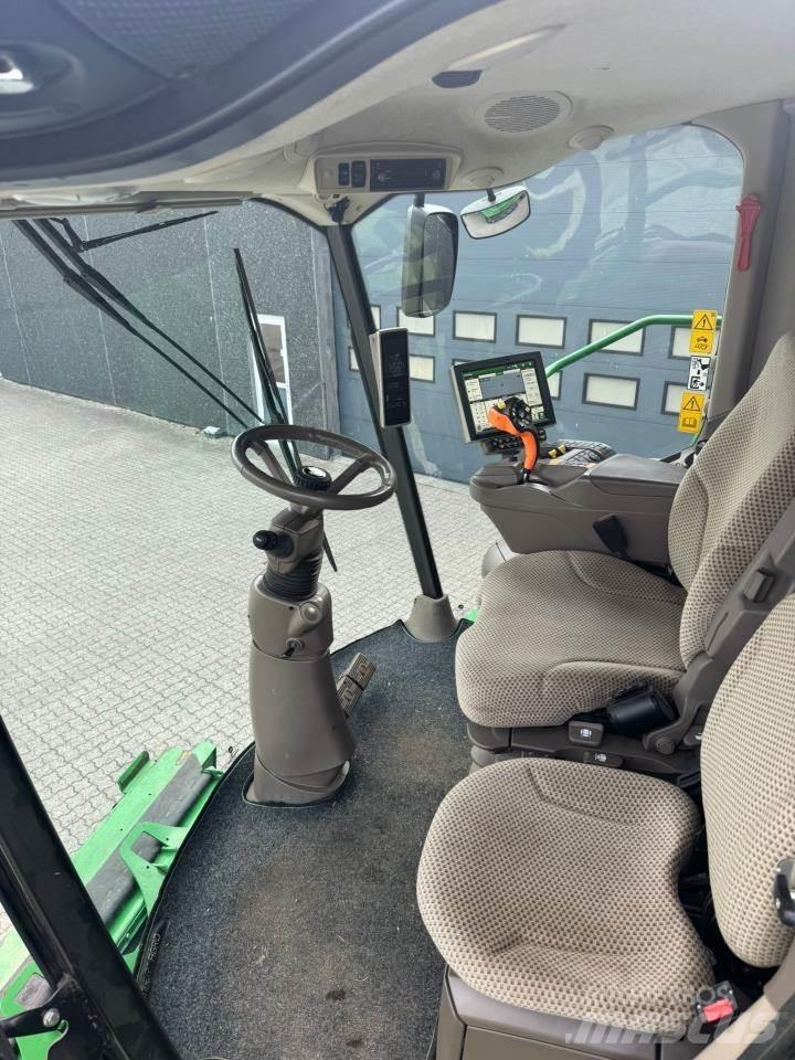 John Deere S790 Combine harvesters