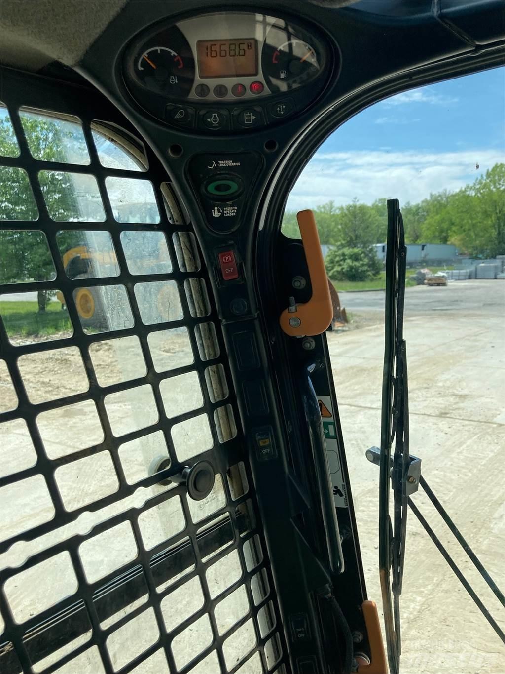 Bobcat T740 Mini loaders