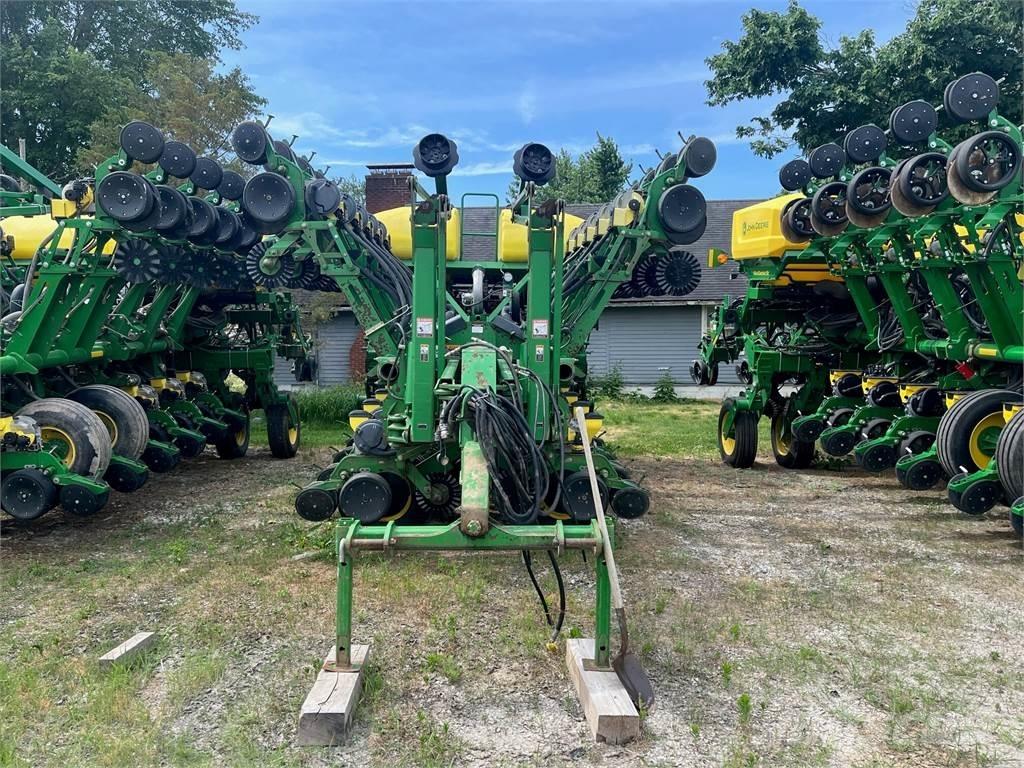 John Deere 1790 Planters