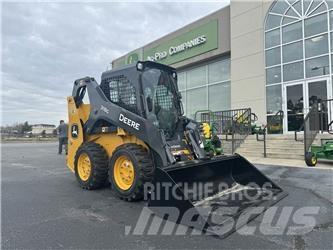 John Deere 318G Skid steer loaders