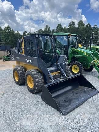 John Deere 320G Skid steer loaders