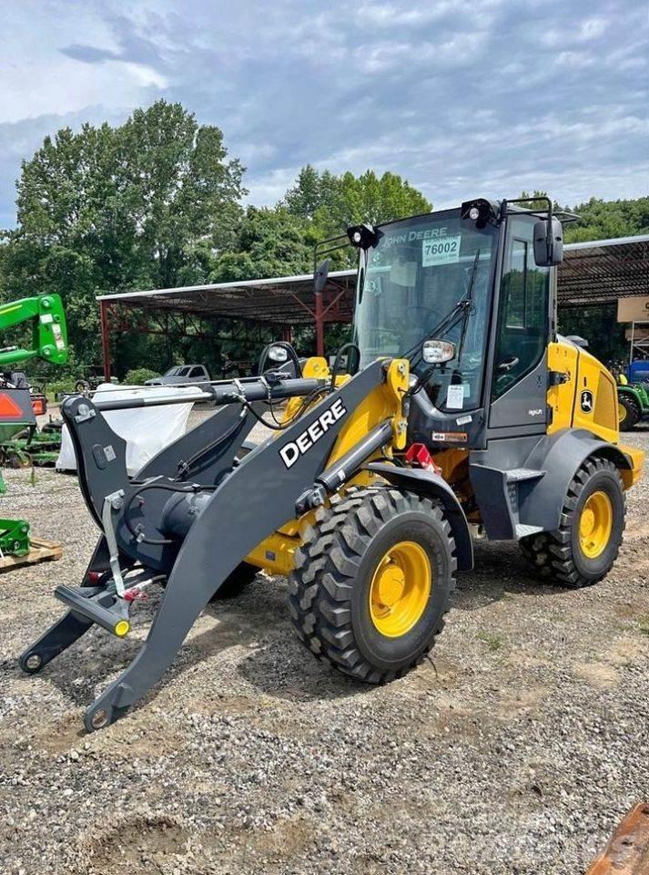 John Deere 324P Wheel loaders