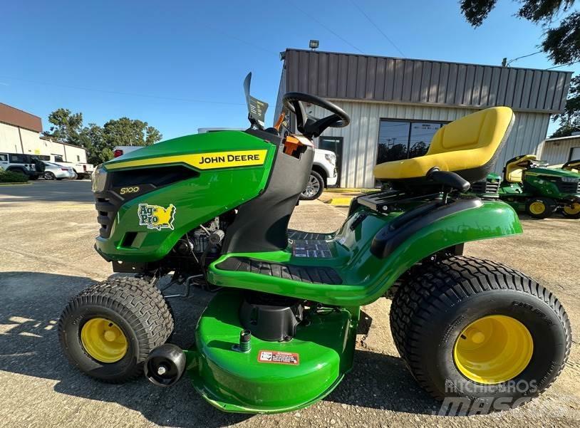 John Deere S100 Riding mowers