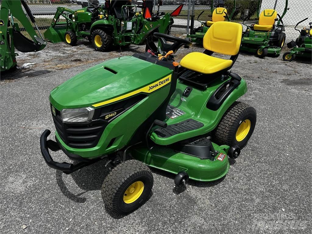 John Deere S140 Riding mowers