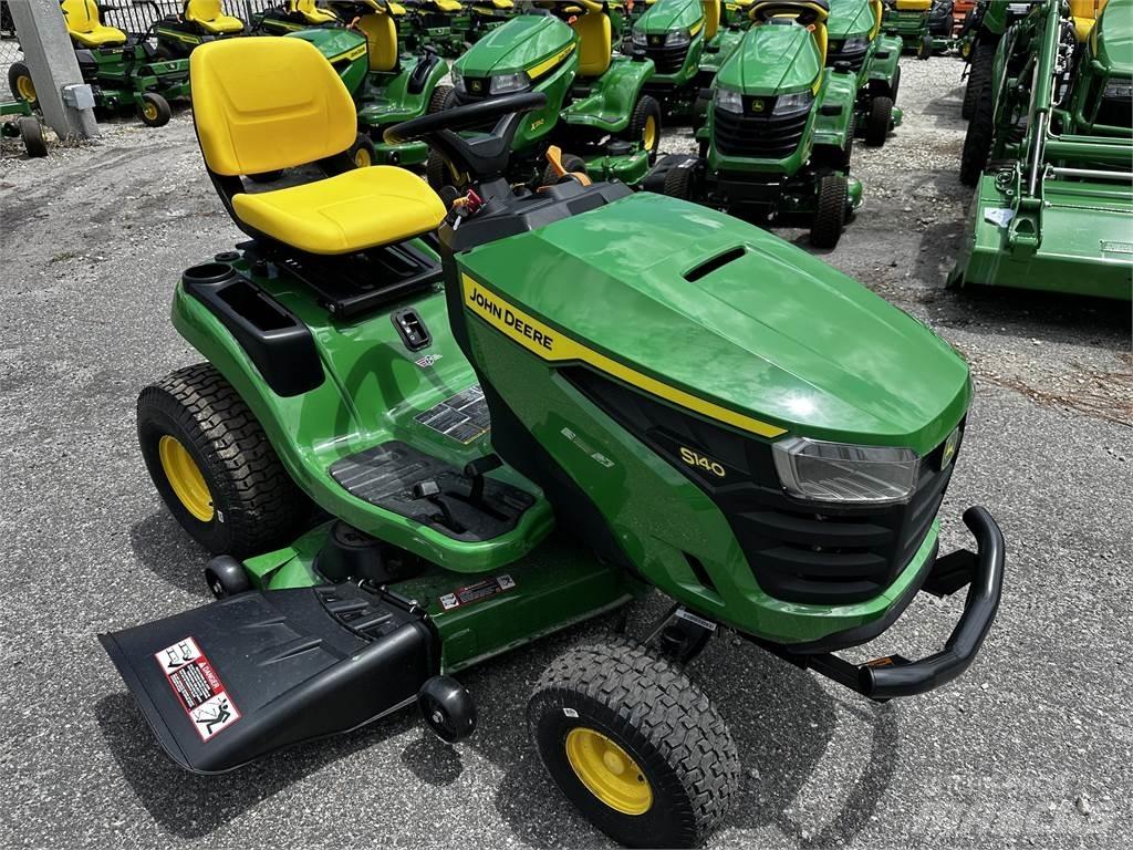 John Deere S140 Riding mowers