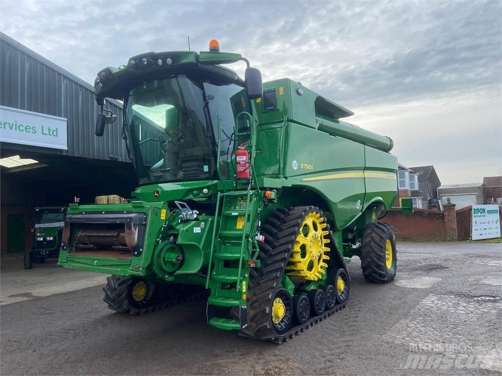 John Deere S790 Combine harvesters