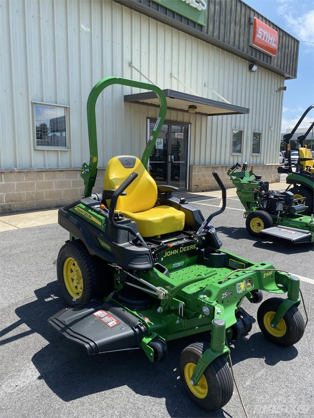 John Deere Z920M Zero turn mowers