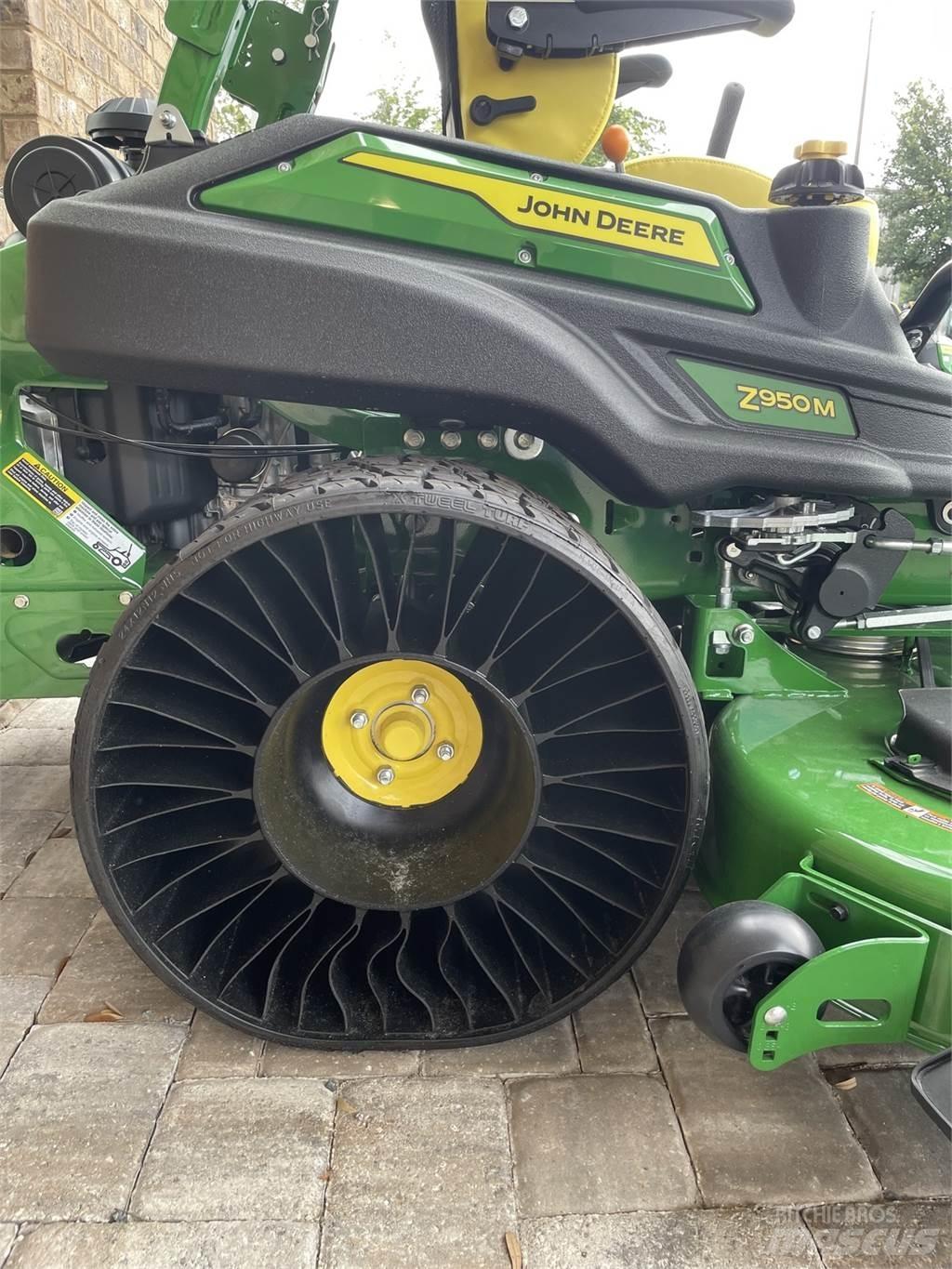 John Deere Z950M Zero turn mowers