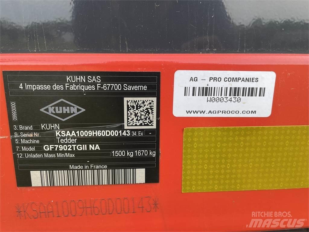 Kuhn GF7902 Rakes and tedders
