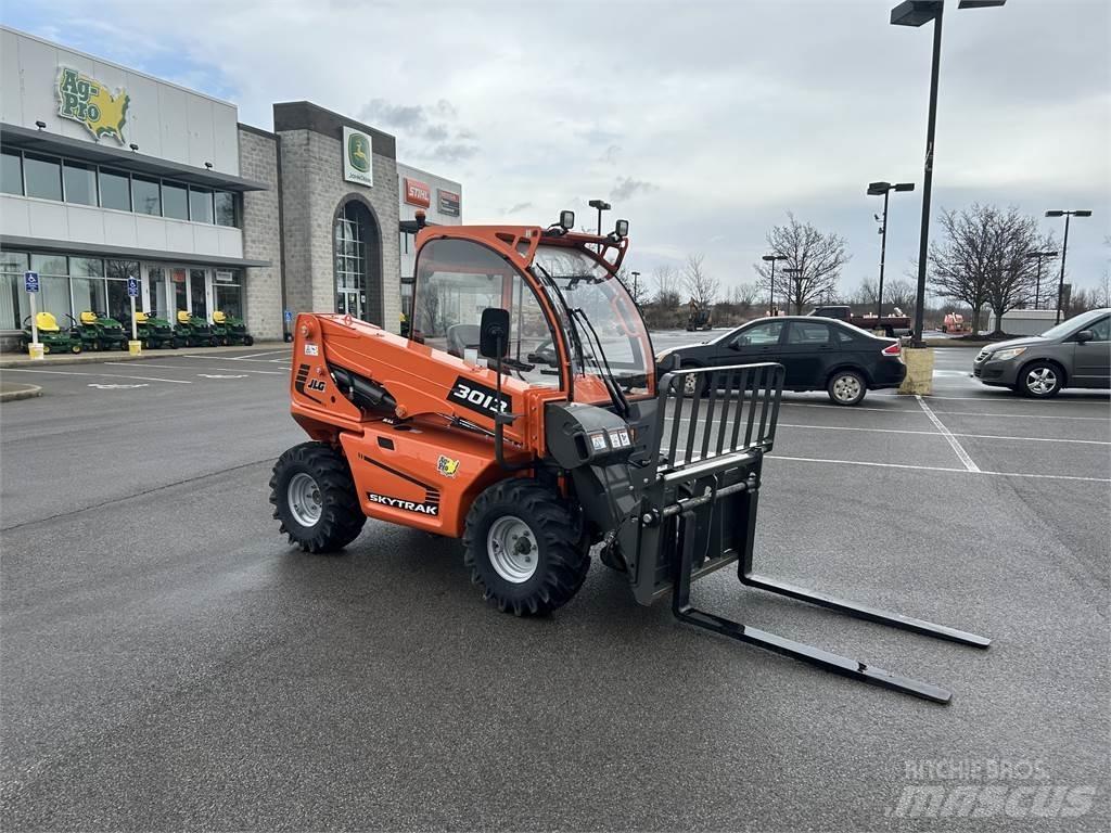 SkyTrak 3013 Telescopic handlers