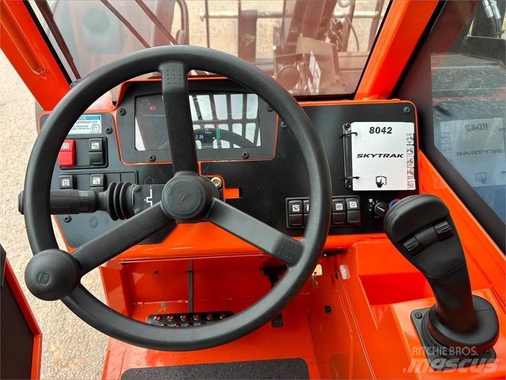 SkyTrak 8042 Telescopic handlers