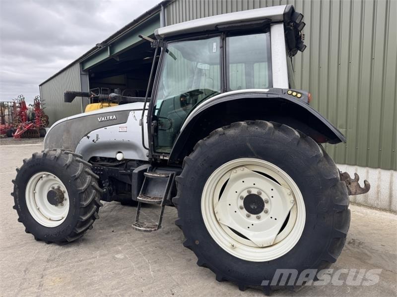 Valtra T 121 Tractors