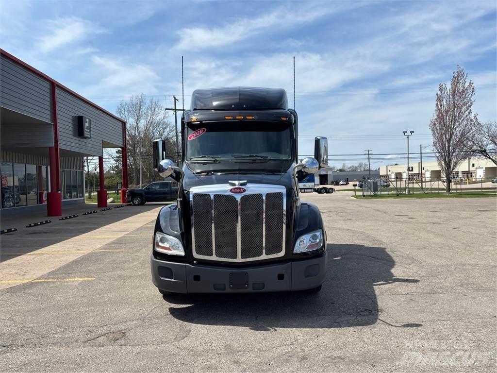 Peterbilt 579 Tractor Units
