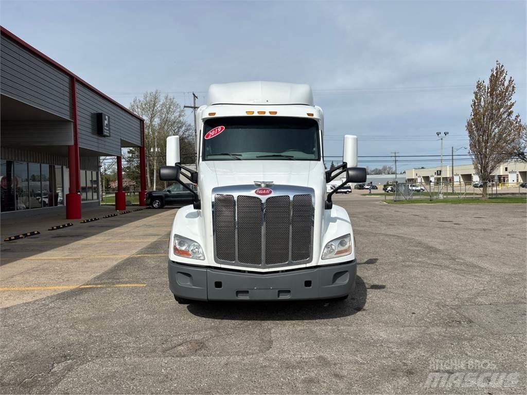 Peterbilt 579 Tractor Units