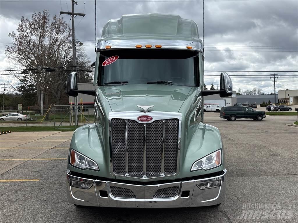Peterbilt 579 Tractor Units