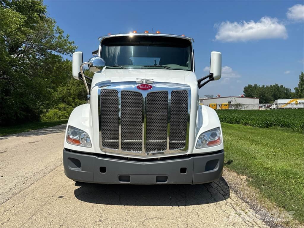 Peterbilt 579 Tractor Units