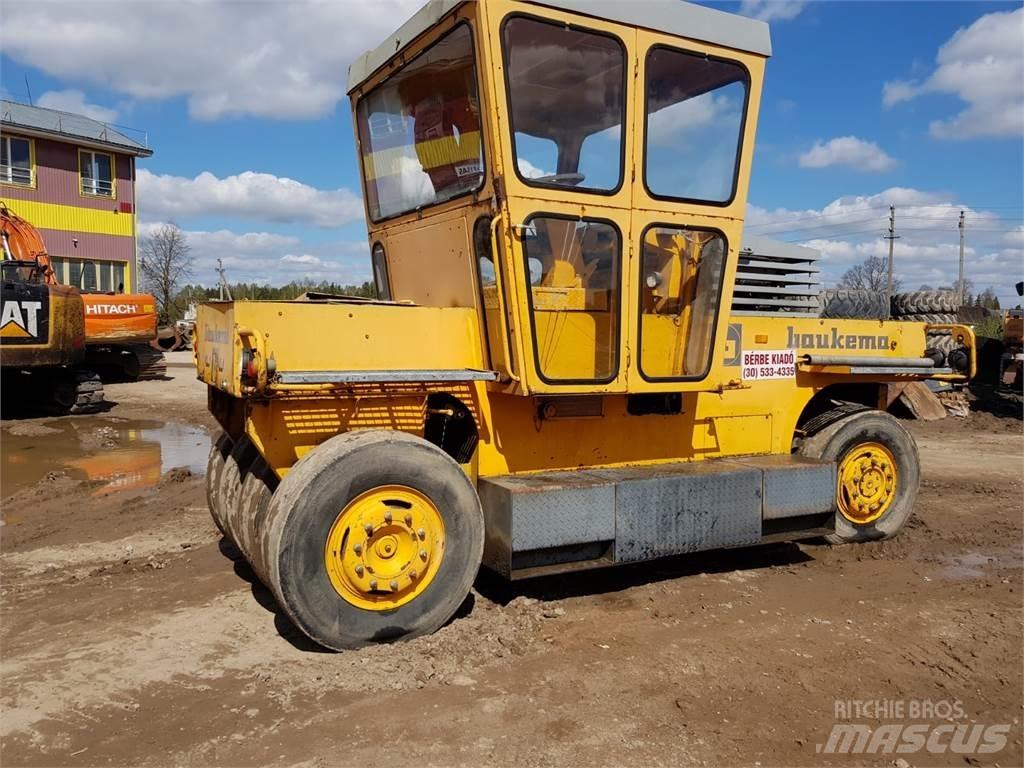 Bomag SGW-17 Pneumatic tired rollers