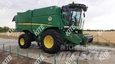 John Deere S670 Combine harvesters
