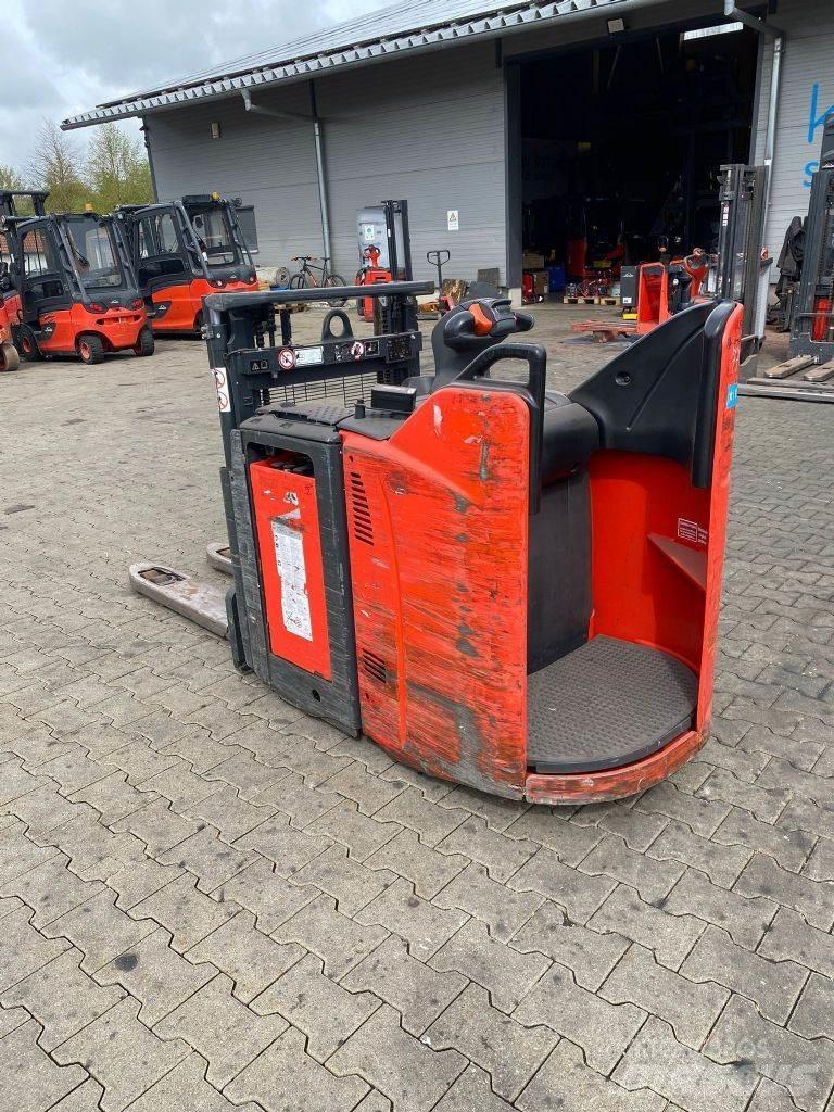 Linde D 12 SP Pedestrian stacker