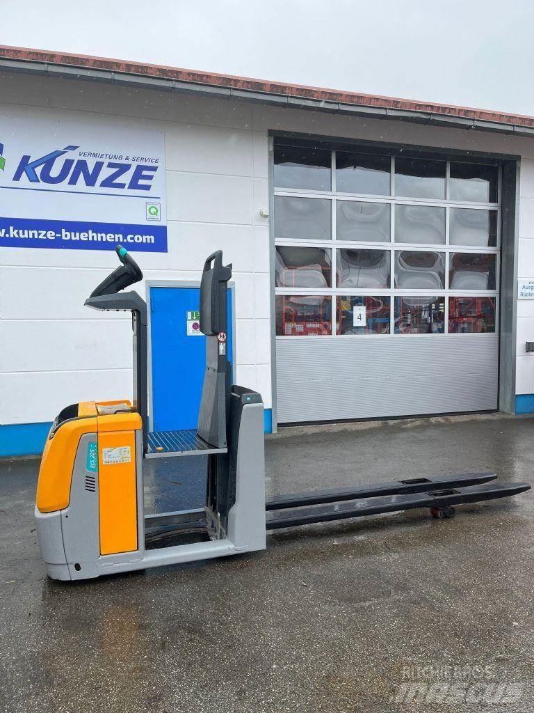 Jungheinrich ECE225 Medium lift order picker