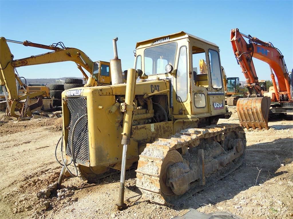CAT D5B Crawler dozers