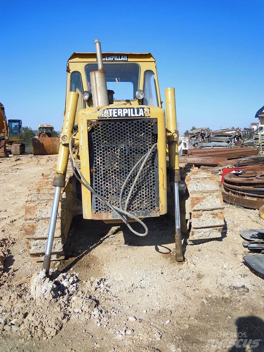 CAT D5B Crawler dozers