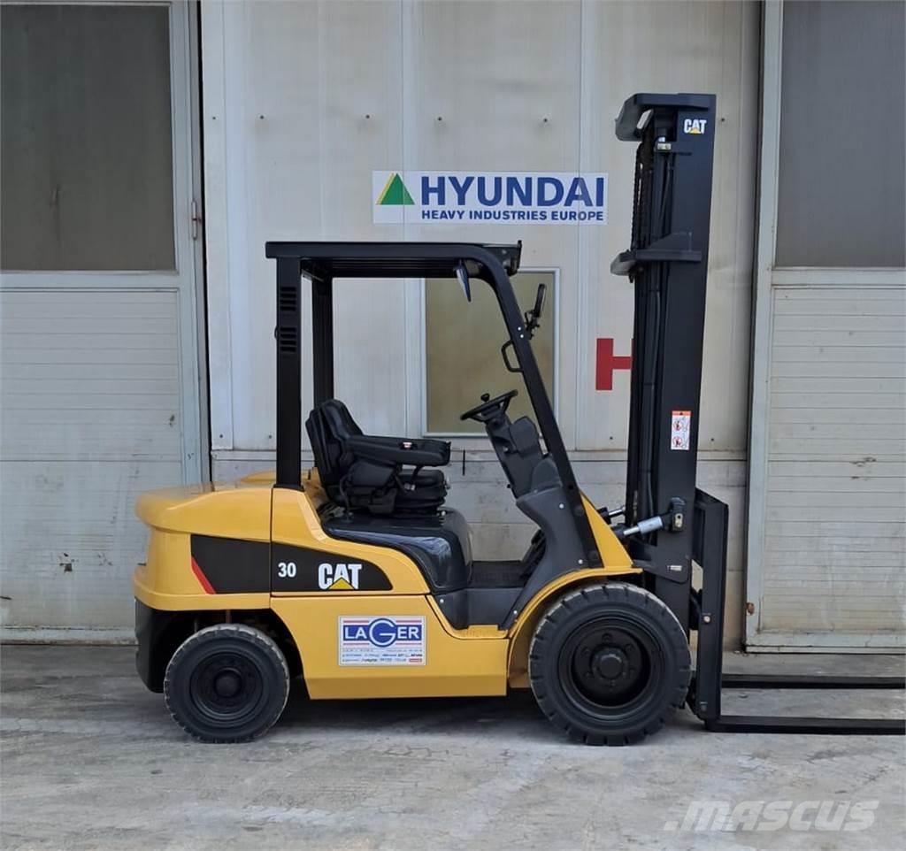 CAT DP30NT Diesel trucks