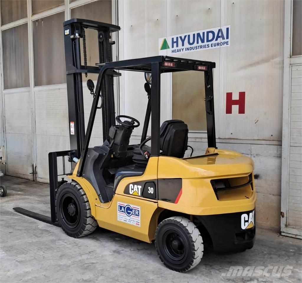 CAT DP30NT Diesel trucks