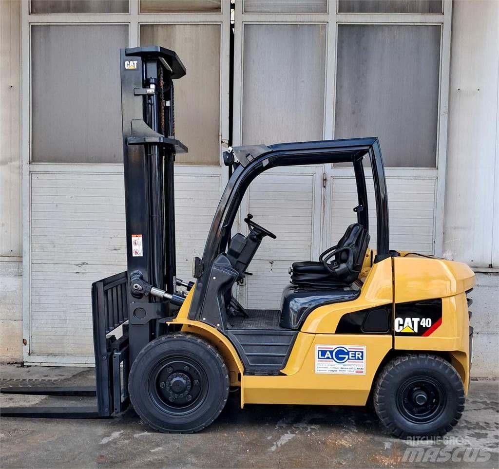 CAT DP40NT Diesel trucks