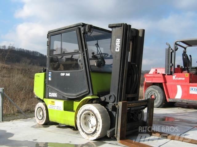 Clark CGP30 LPG trucks