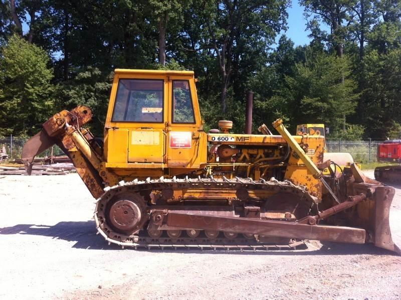 Hanomag D600 Crawler dozers