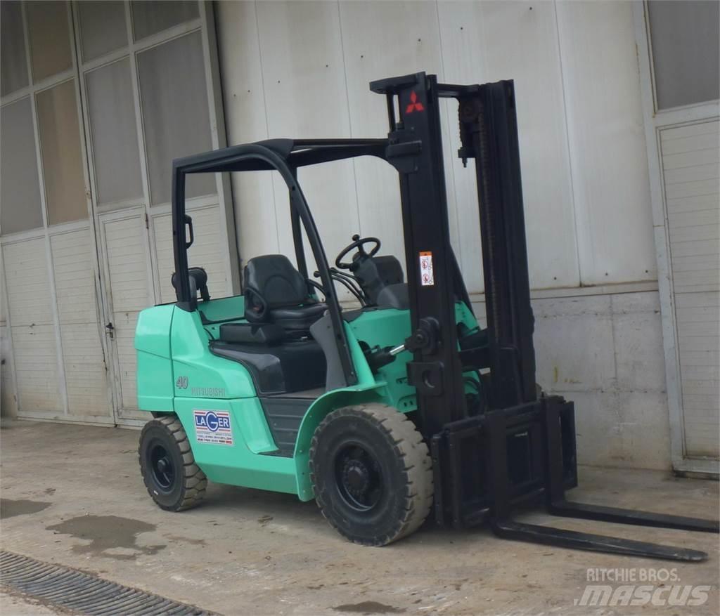 Mitsubishi FD40N Diesel trucks