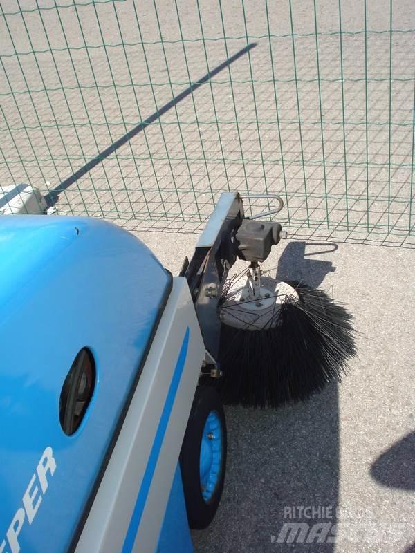 Toyota 4QBW9 Sweeper trucks