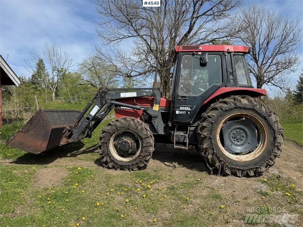 CASE 685 XL Tractors