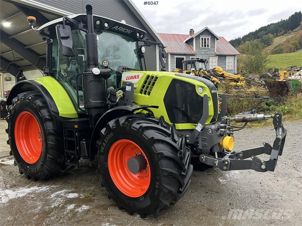 CLAAS 550 Tractors