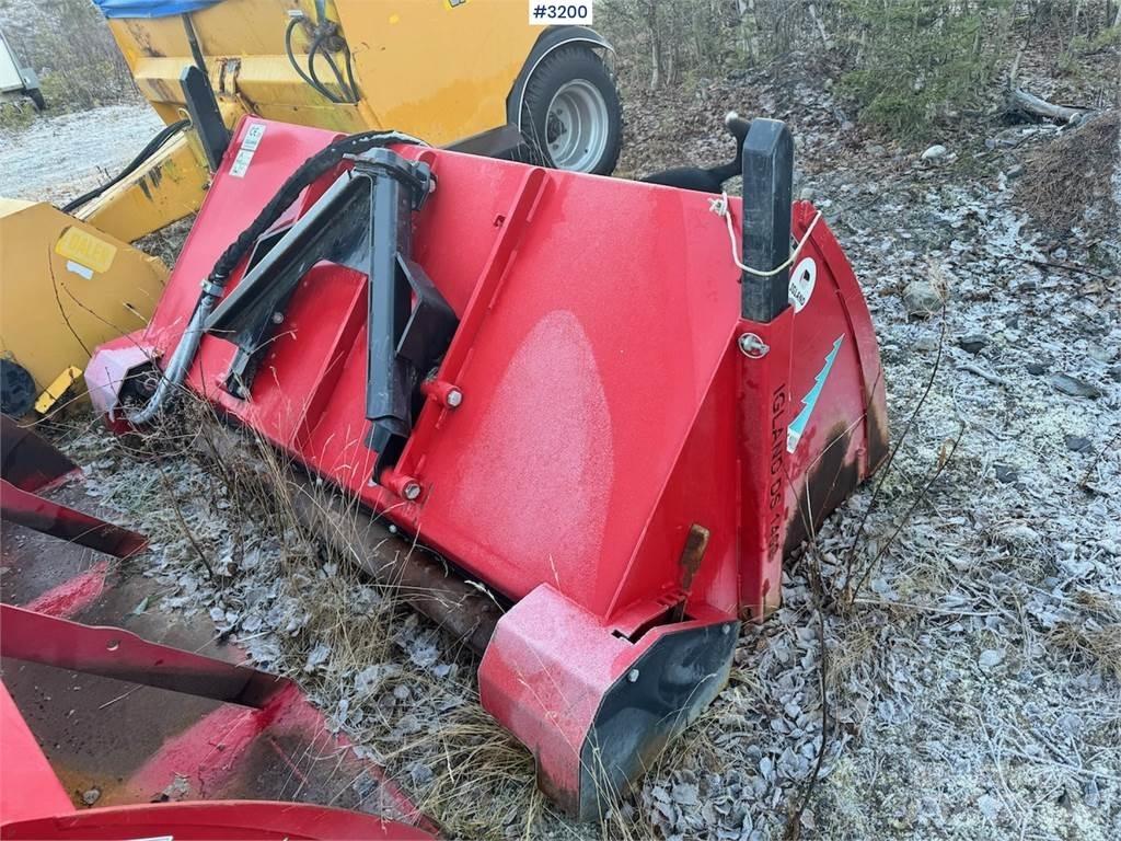 Igland DS 1400 Snow blades and plows