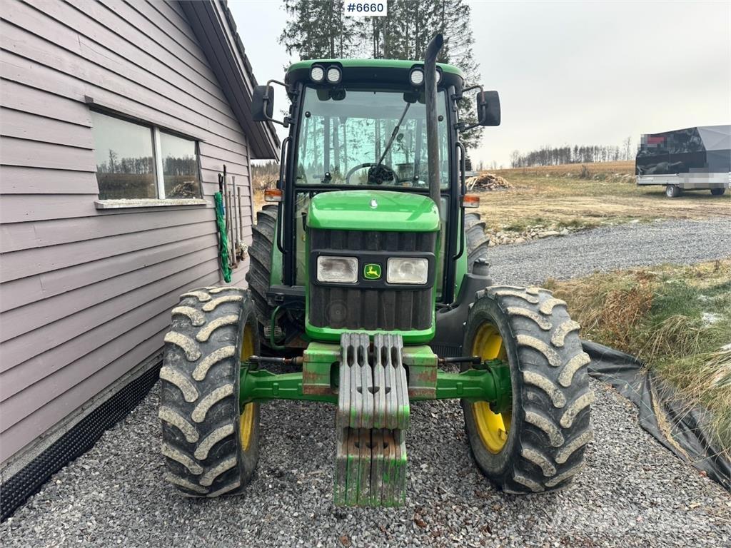 John Deere 5515 Tractors