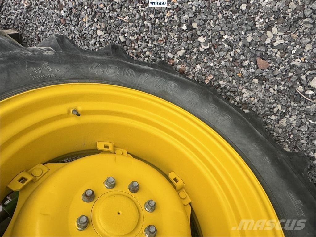 John Deere 5515 Tractors