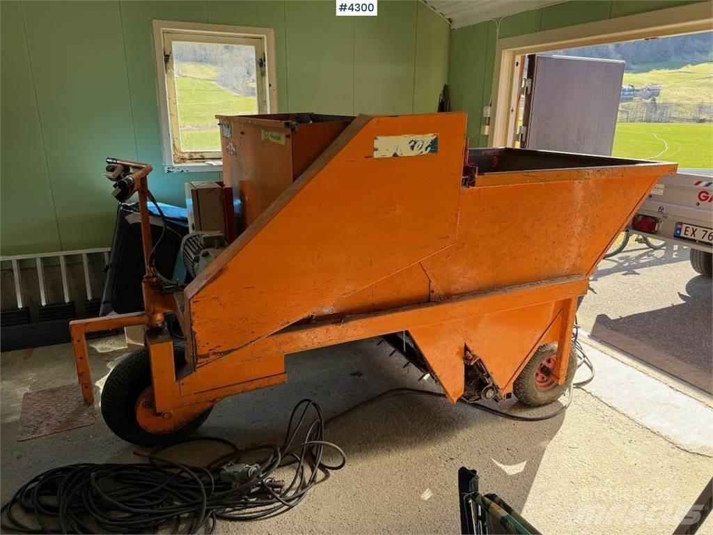 Orkel F2 Animal feeders