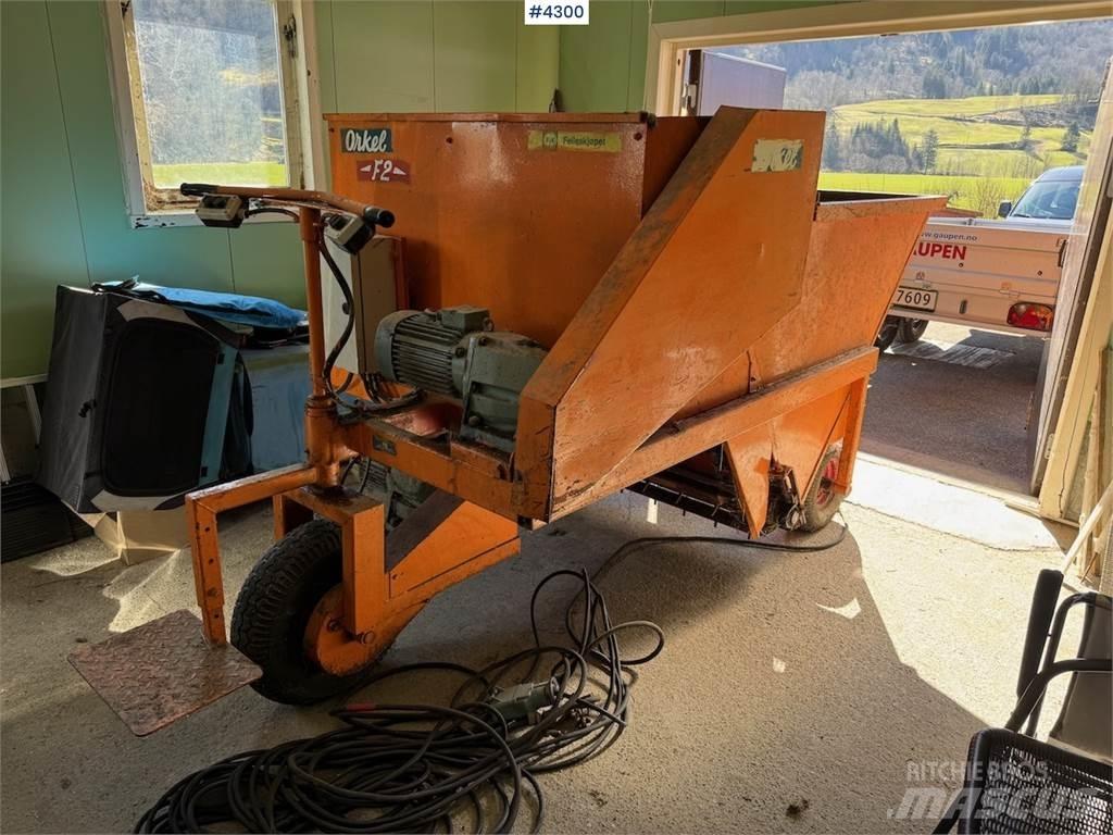 Orkel F2 Animal feeders